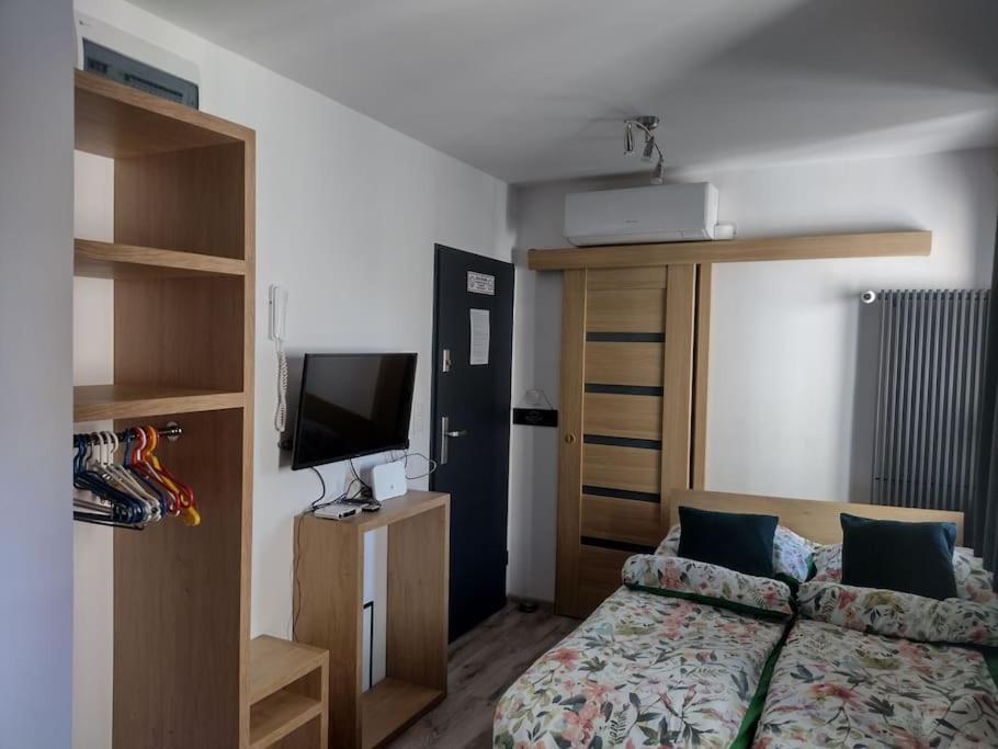 A, Starowka Mikroapartament Miodova Apartment *